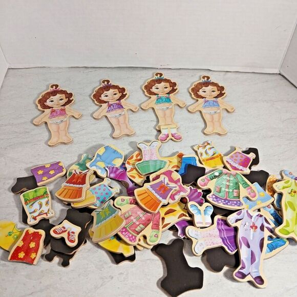 T.S. Shure Wooden Doll Quadruplets with 61 Pieces of Dress up Doll Clothes 2016. - Picture 8 of 11